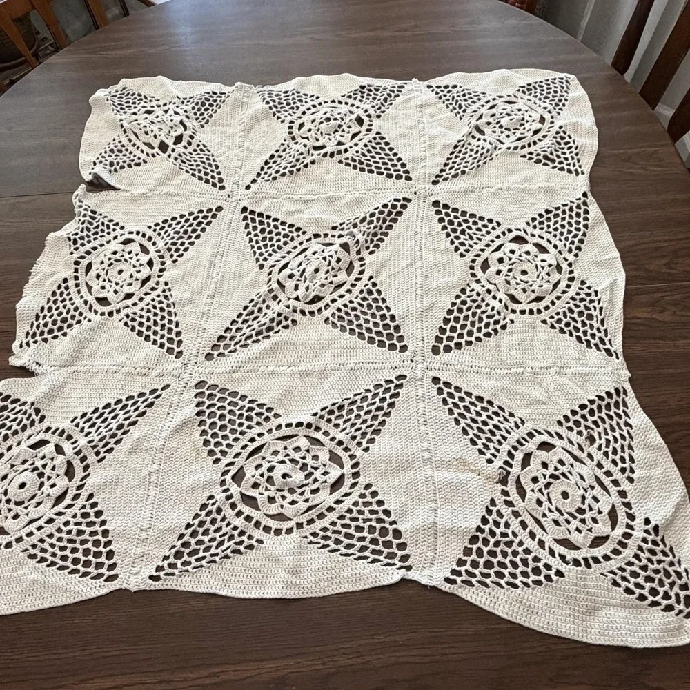 Vintage Handmade Crochet Table Topper 37x34 Floral Medallion Read Description